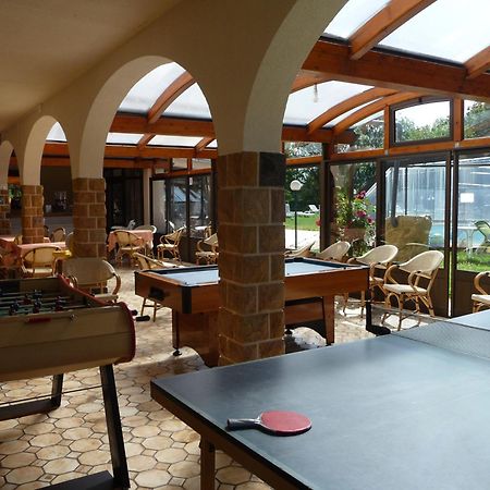 Hotel Logis La Rose Des Vents Volvic Exterior foto