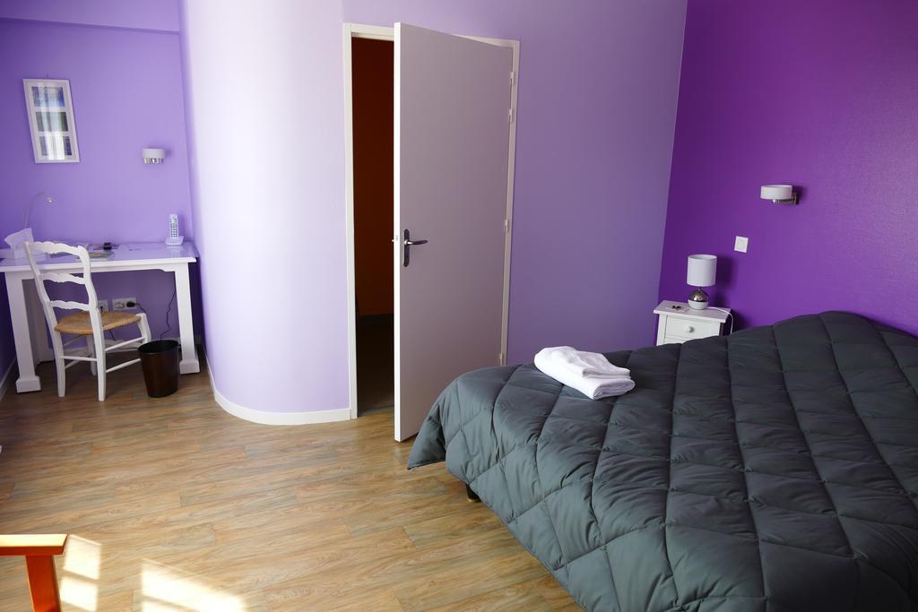 Hotel Logis La Rose Des Vents Volvic Habitación foto