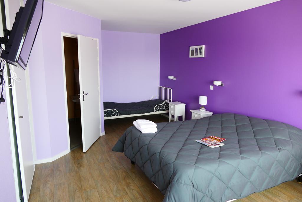 Hotel Logis La Rose Des Vents Volvic Habitación foto