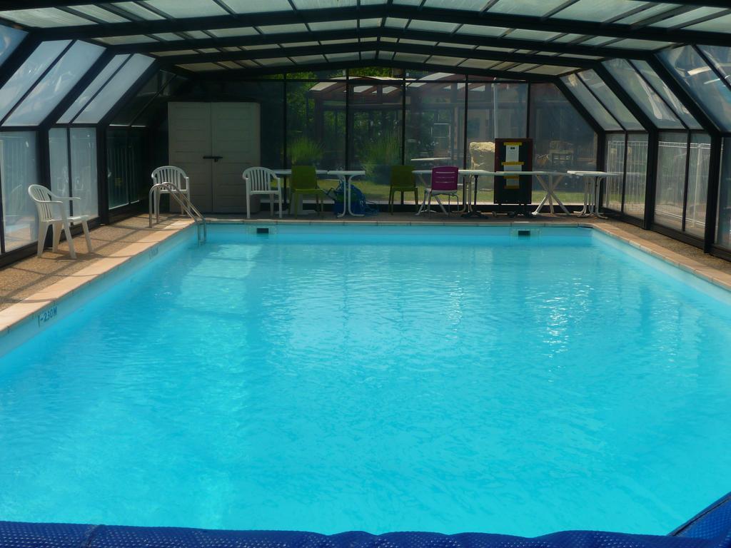 Hotel Logis La Rose Des Vents Volvic Exterior foto