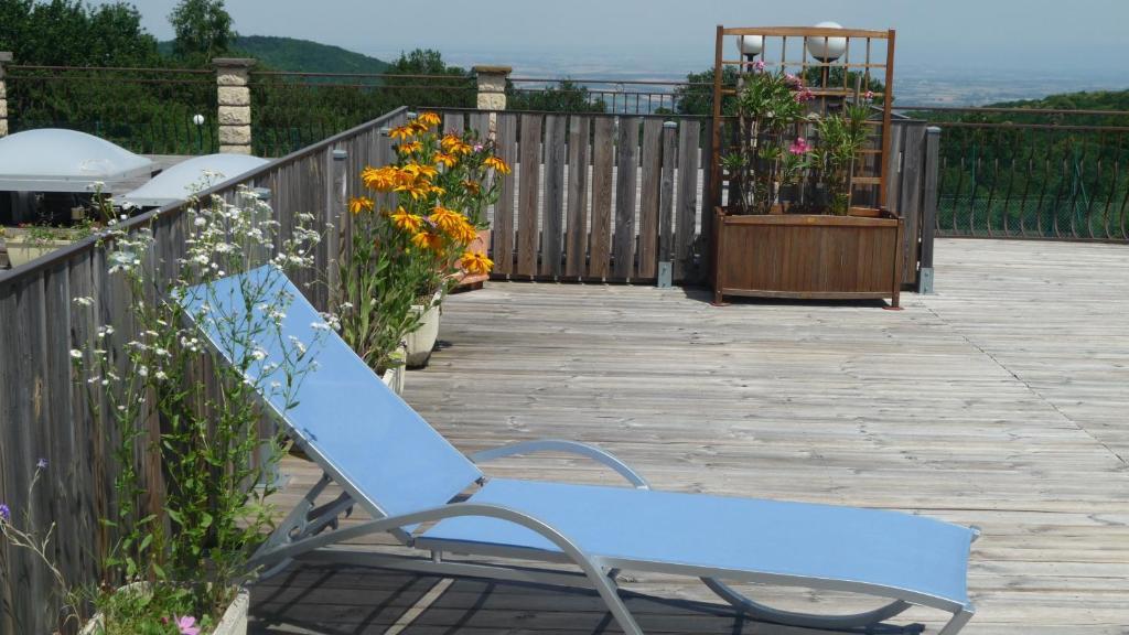Hotel Logis La Rose Des Vents Volvic Exterior foto