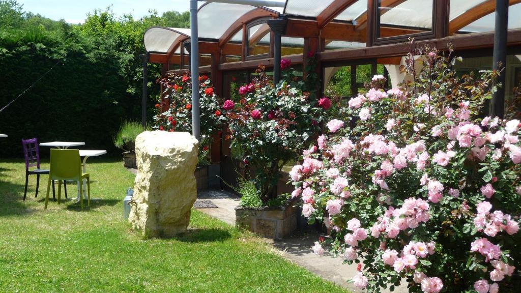 Hotel Logis La Rose Des Vents Volvic Habitación foto