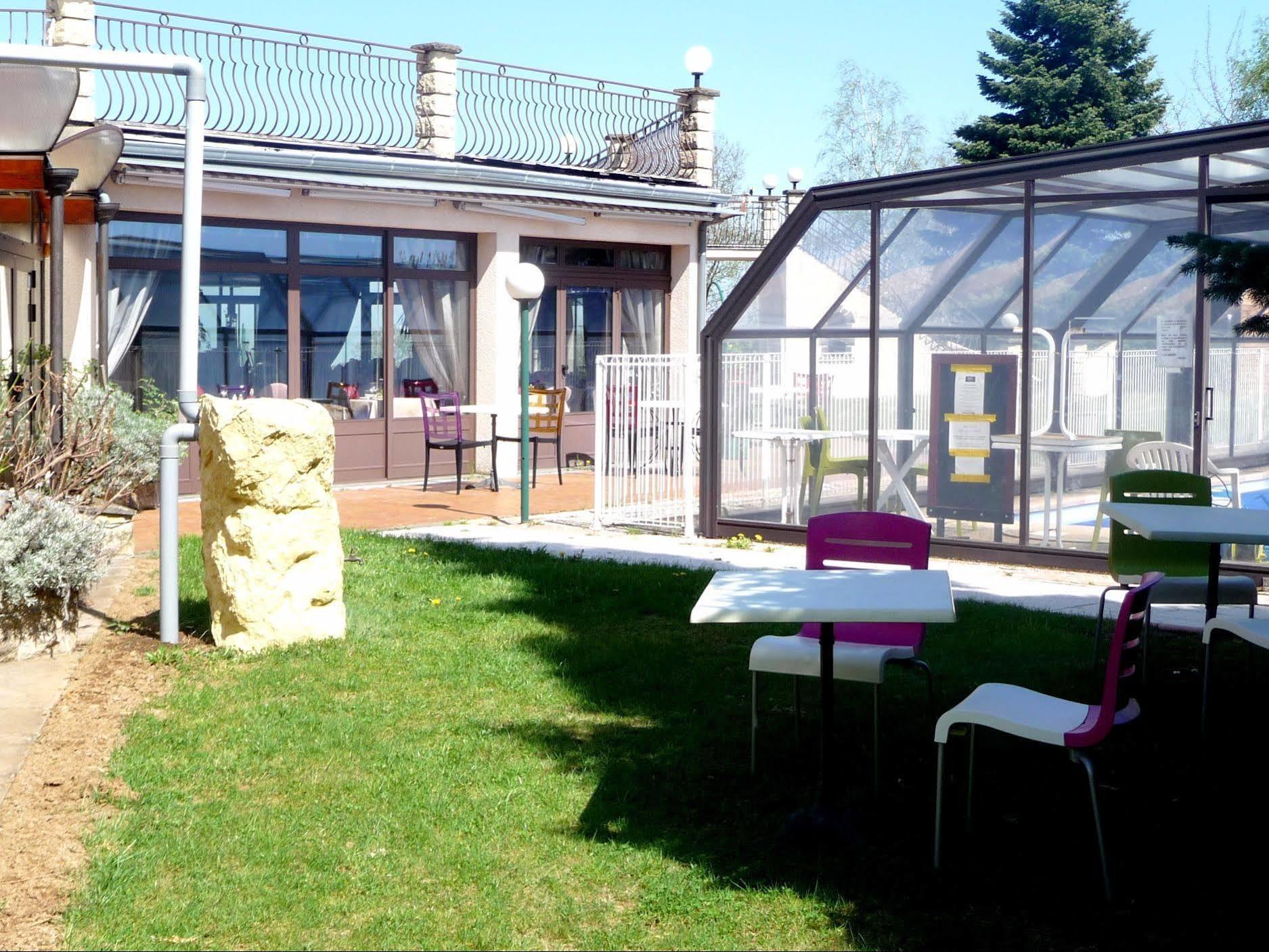 Hotel Logis La Rose Des Vents Volvic Exterior foto