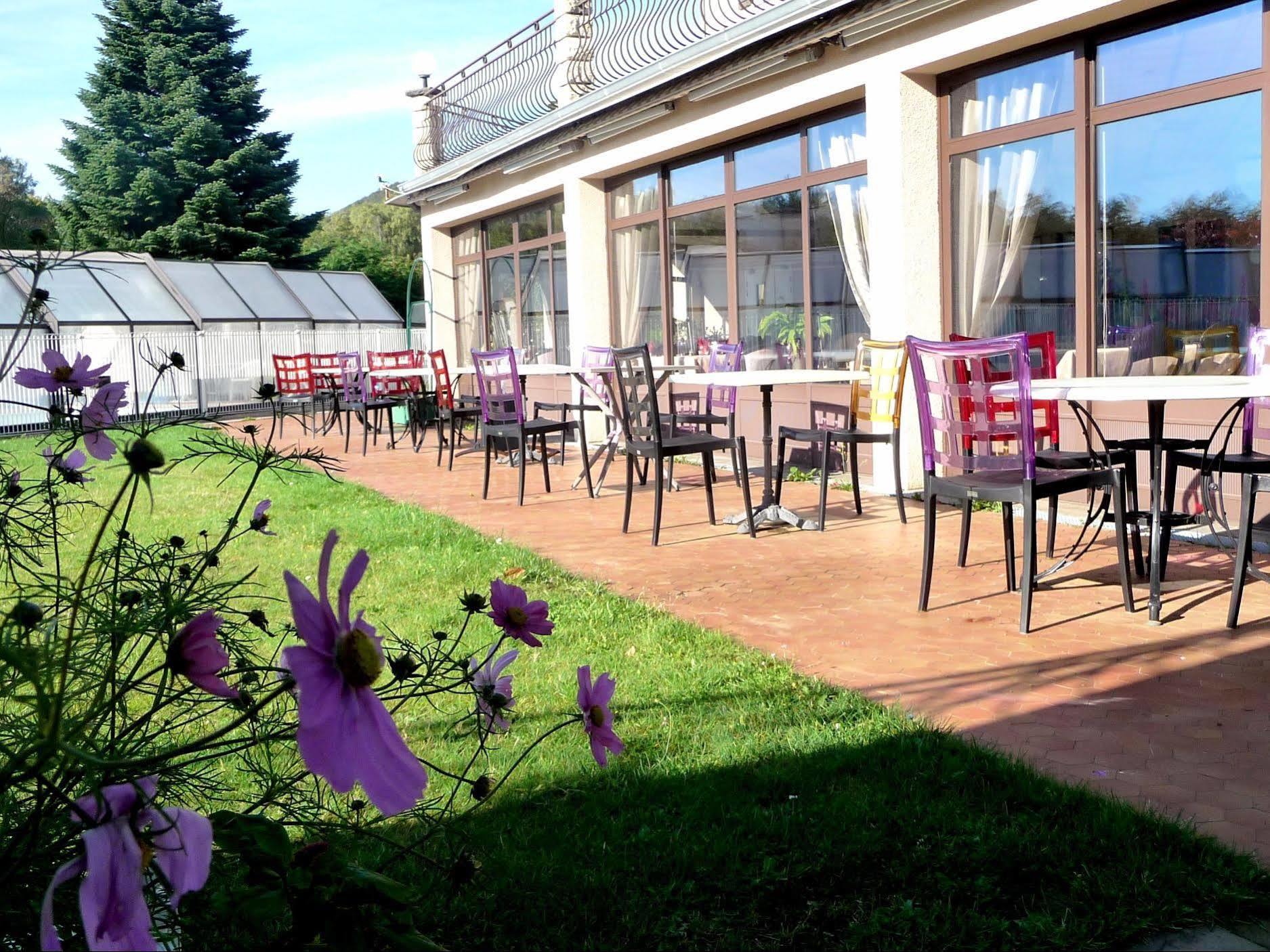 Hotel Logis La Rose Des Vents Volvic Exterior foto