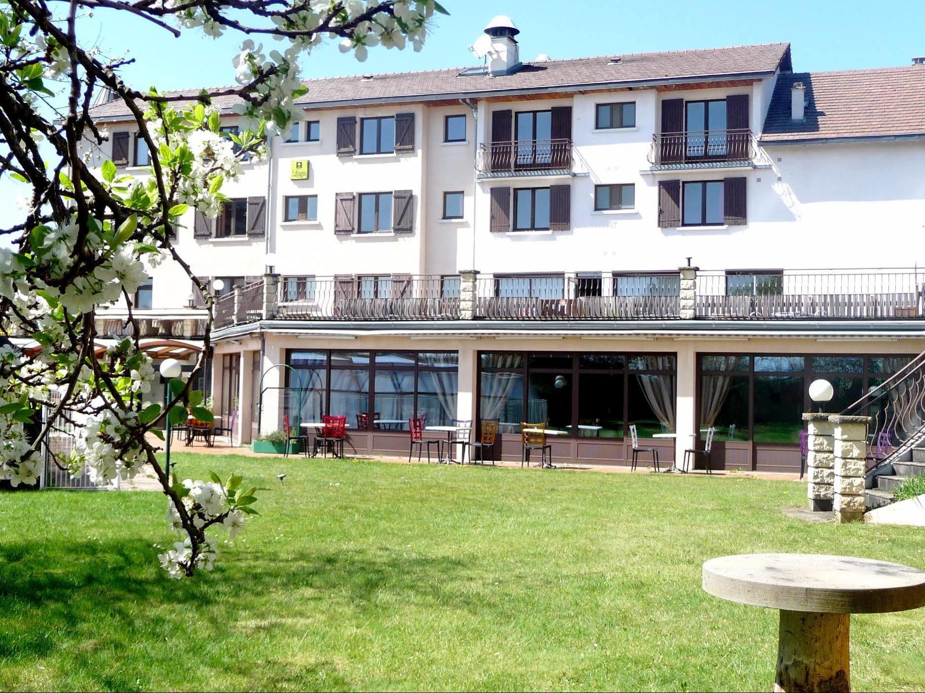 Hotel Logis La Rose Des Vents Volvic Exterior foto
